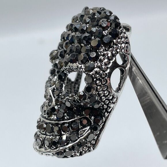 Gothic Stunning Gunmetal Tone Gray Rhinestone Skull Brooch Pin Statement 1.5” - Picture 4 of 7